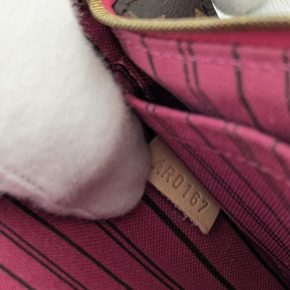 ✨️Authentic Louis Vuitton Wristlet MM Monogram Clutch Bag - Picture 8 of 14